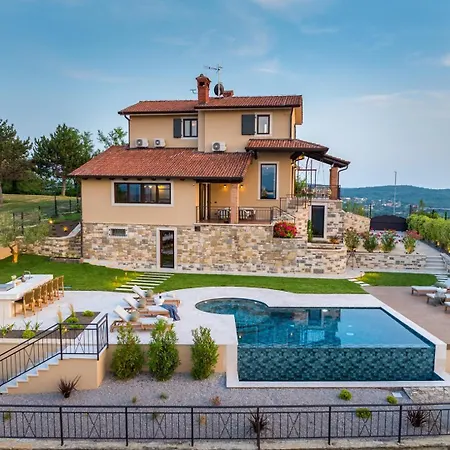 빌라 Clara By Villsy - Private Pool, Indoor Jacuzzi, Outdoor Jacuzzi, Sauna, Gym, Playroom