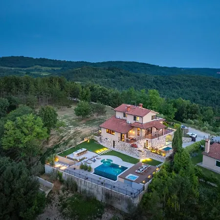 Clara By Villsy - Private Pool, Indoor Jacuzzi, Outdoor Jacuzzi, Sauna, Gym, Playroom 빌라 *
