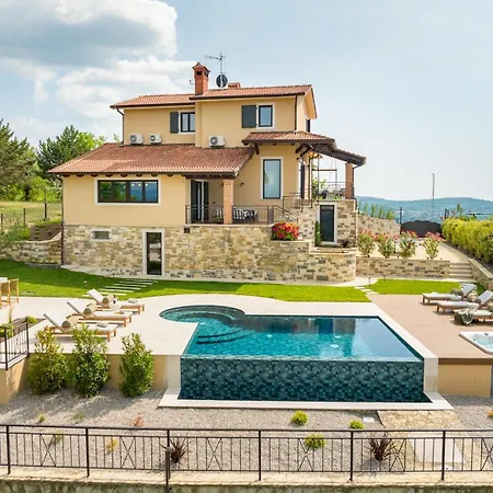 빌라 Clara By Villsy - Private Pool, Indoor Jacuzzi, Outdoor Jacuzzi, Sauna, Gym, Playroom