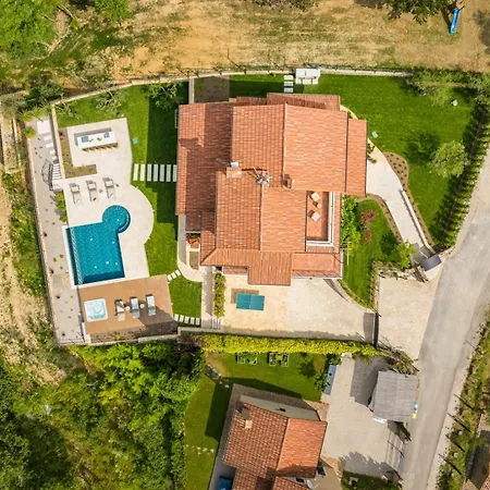 Clara By Villsy - Private Pool, Indoor Jacuzzi, Outdoor Jacuzzi, Sauna, Gym, Playroom * 모토분