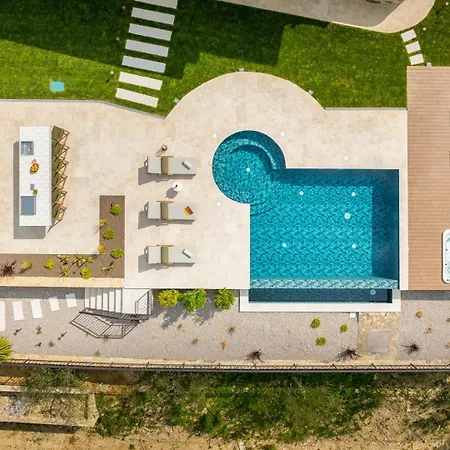 빌라 Clara By Villsy - Private Pool, Indoor Jacuzzi, Outdoor Jacuzzi, Sauna, Gym, Playroom