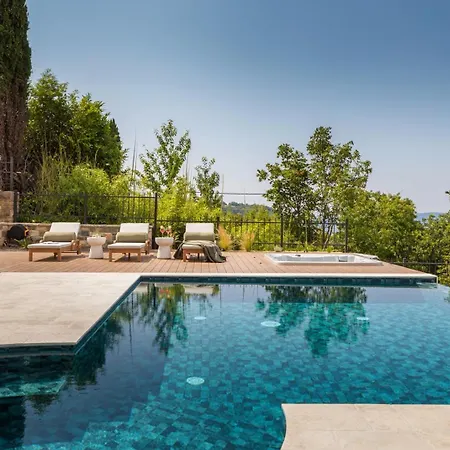 Clara By Villsy - Private Pool, Indoor Jacuzzi, Outdoor Jacuzzi, Sauna, Gym, Playroom *