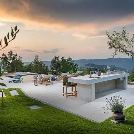 Clara By Villsy - Private Pool, Indoor Jacuzzi, Outdoor Jacuzzi, Sauna, Gym, Playroom *