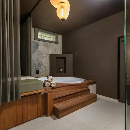 Clara By Villsy - Private Pool, Indoor Jacuzzi, Outdoor Jacuzzi, Sauna, Gym, Playroom *